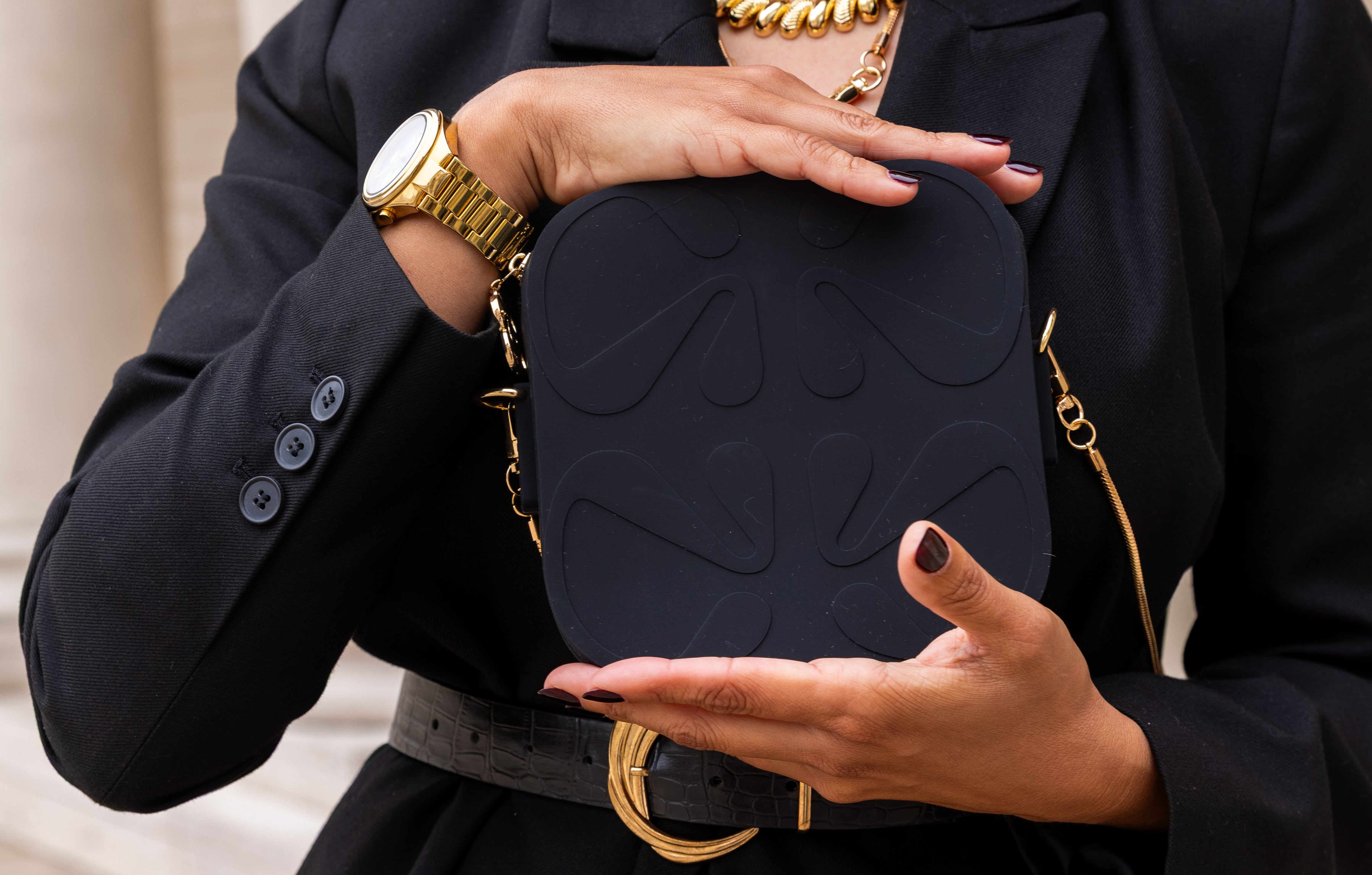 One Bag, Endless Looks: How to Style Your Bag for Every Outfit with Swappable Straps